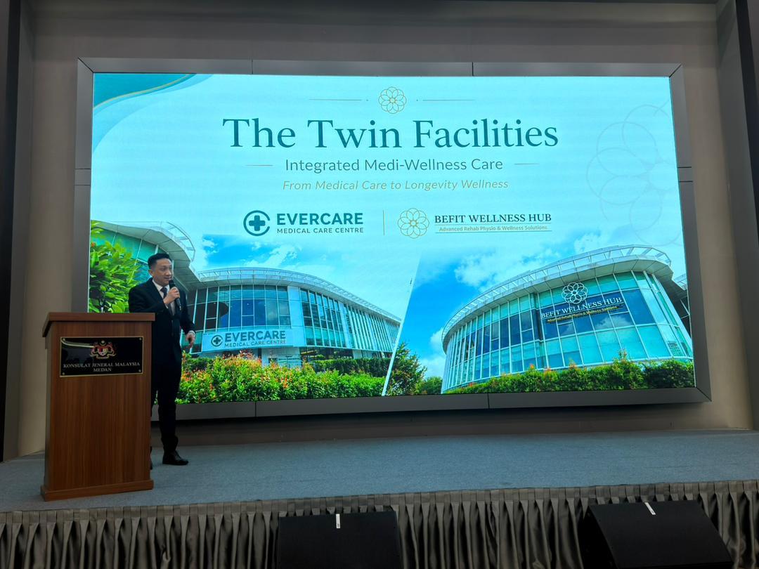 Dr. Feynman Lau presenting Evercare Medical Care Centre and BeFit Wellness Hub's integrated Medi-Wellness journey during the Penang–Medan Business Matching & Networking 2026.